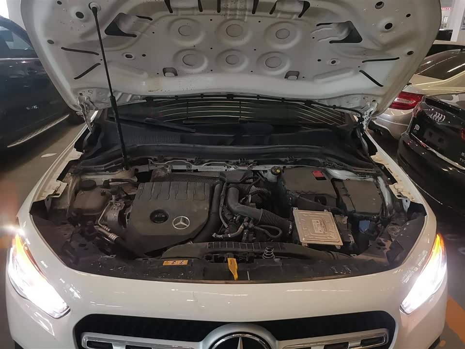 Mercedes-Benz GLA Mercedes-Benz GLA