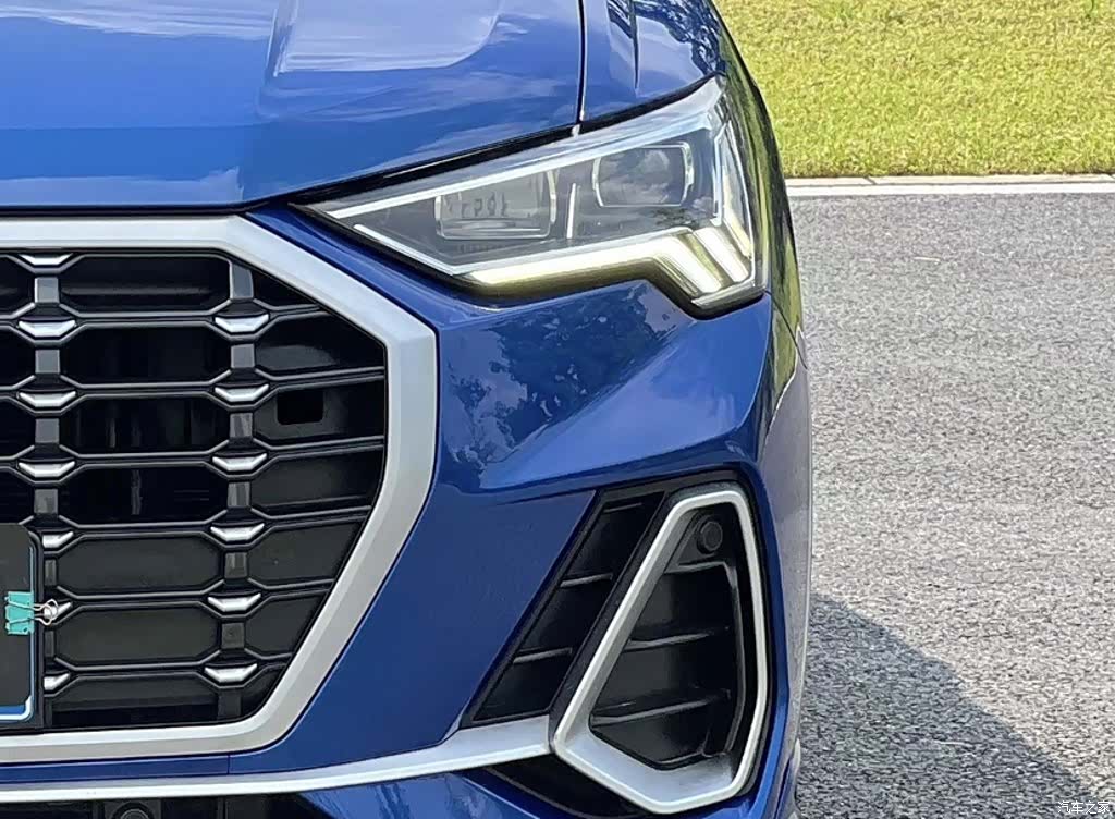 Audi Q3, 2019 11