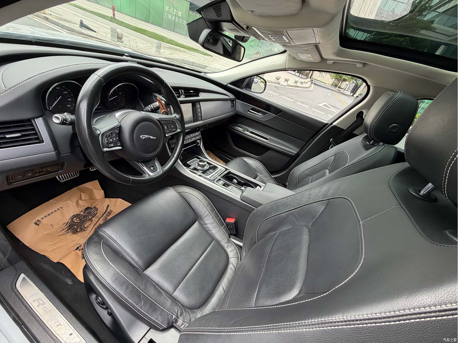 Jaguar XF, 2017 11