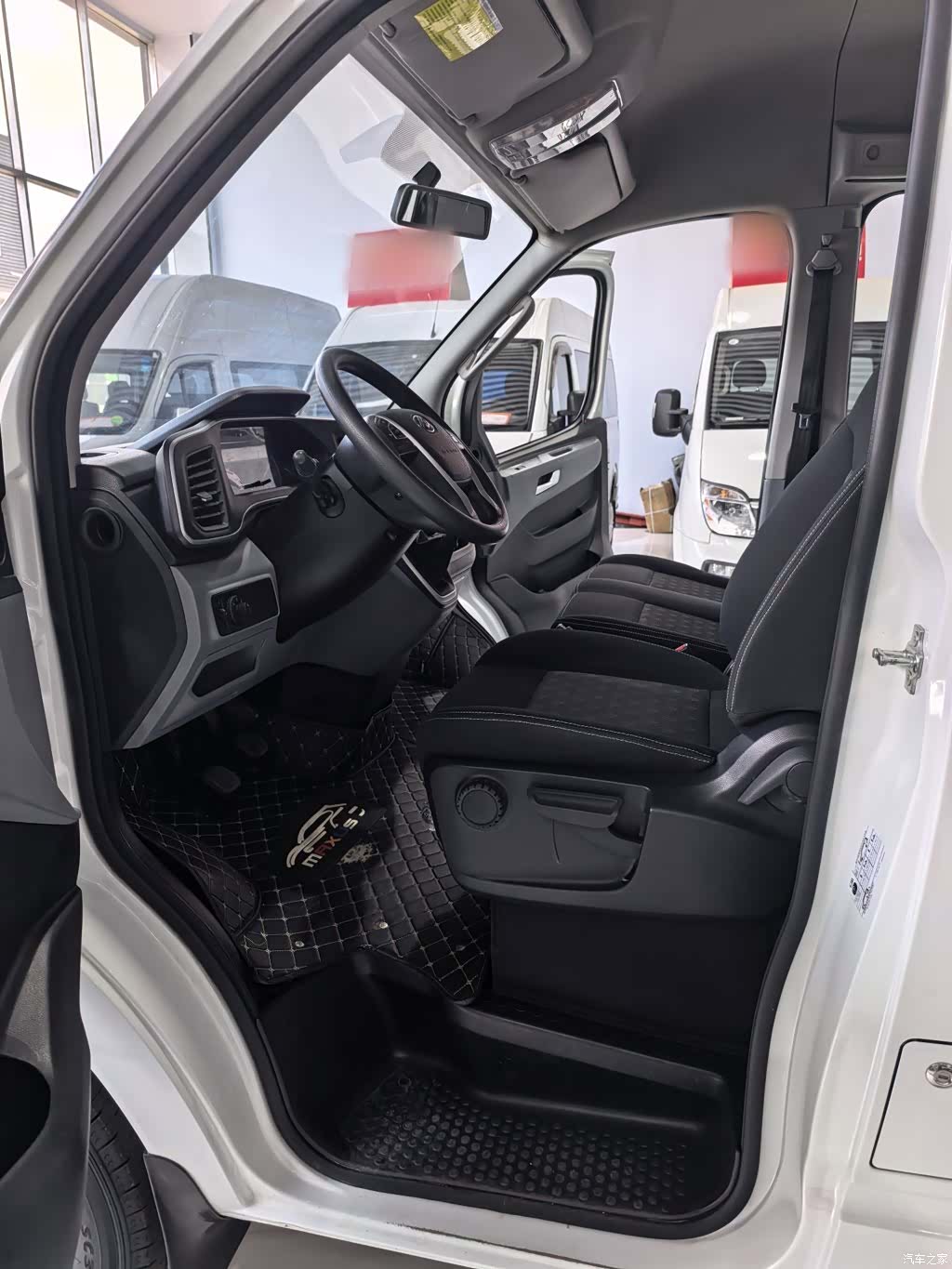 Maxus V80, 2023 19