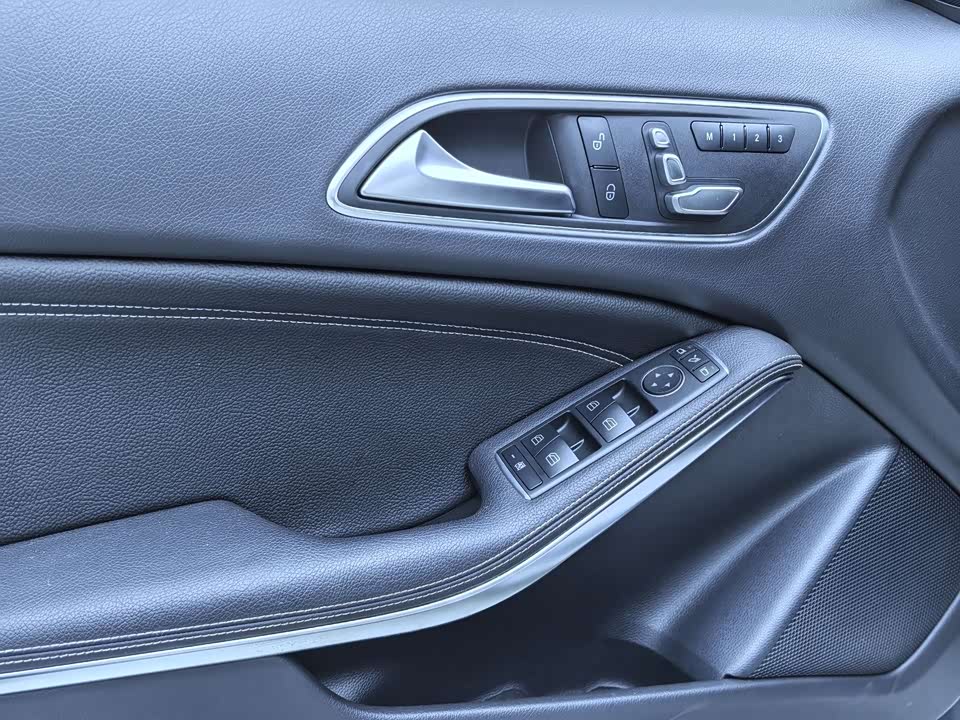 Mercedes-Benz GLA Mercedes-Benz GLA