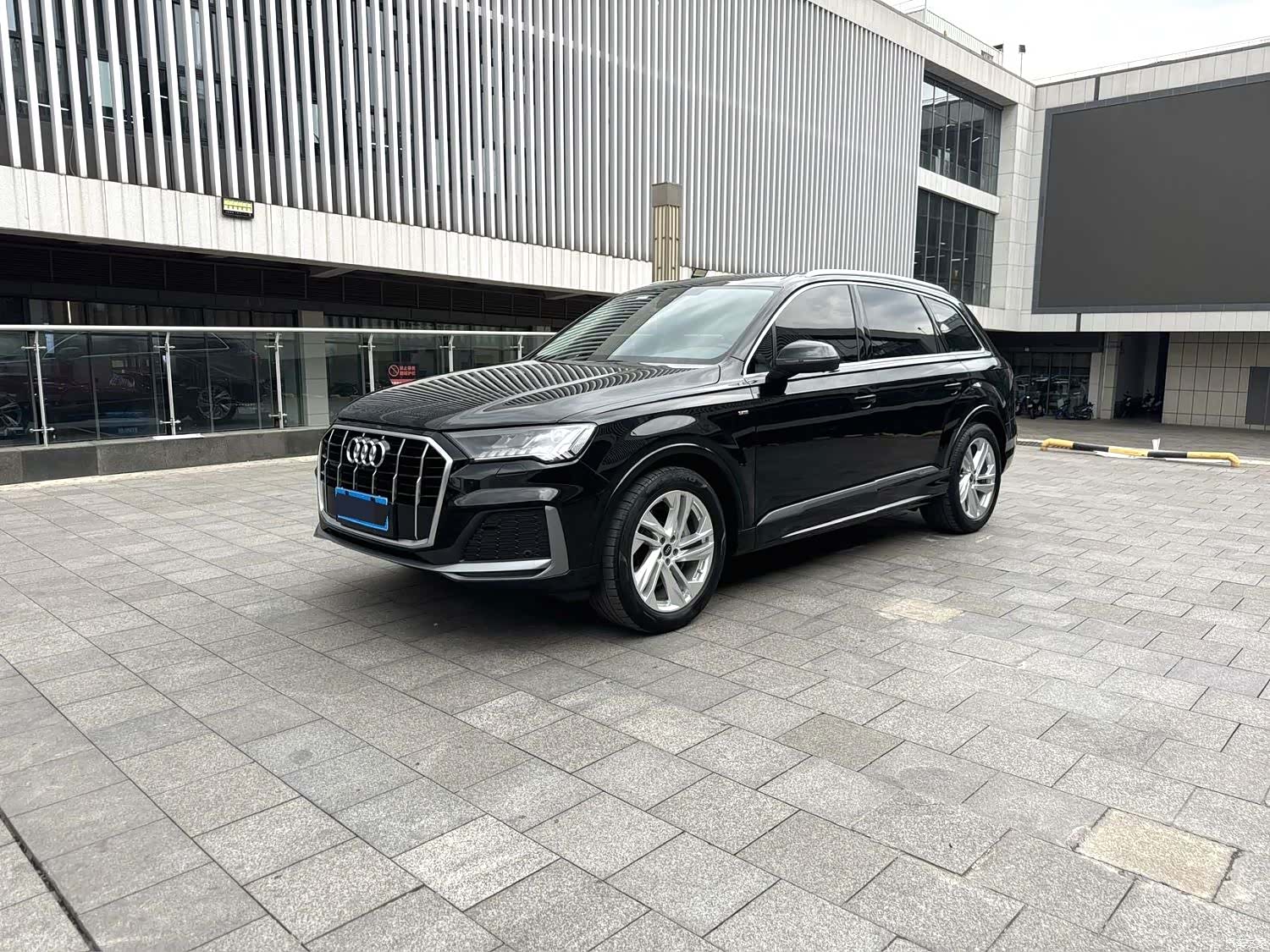 Audi Q7, 2024 1