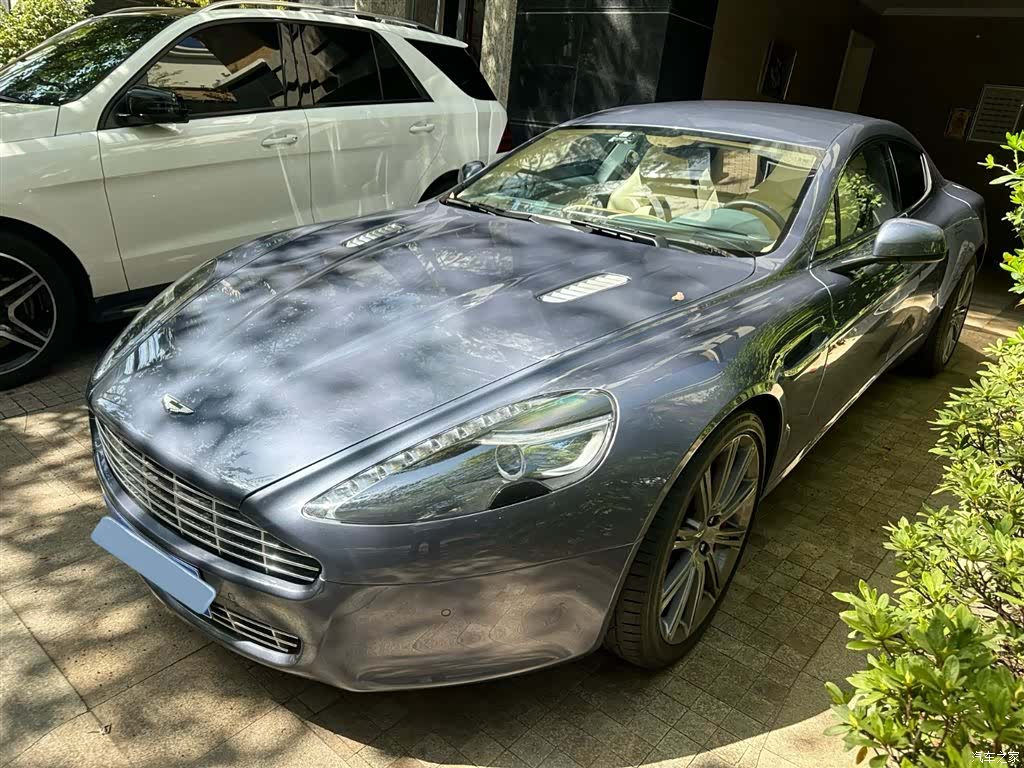 Aston Martin Rapide, 2011 1