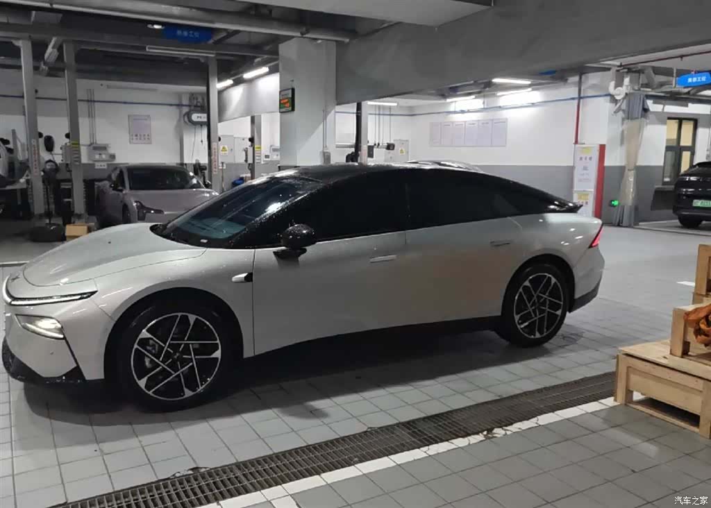 Xpeng P7, 2025 все фото