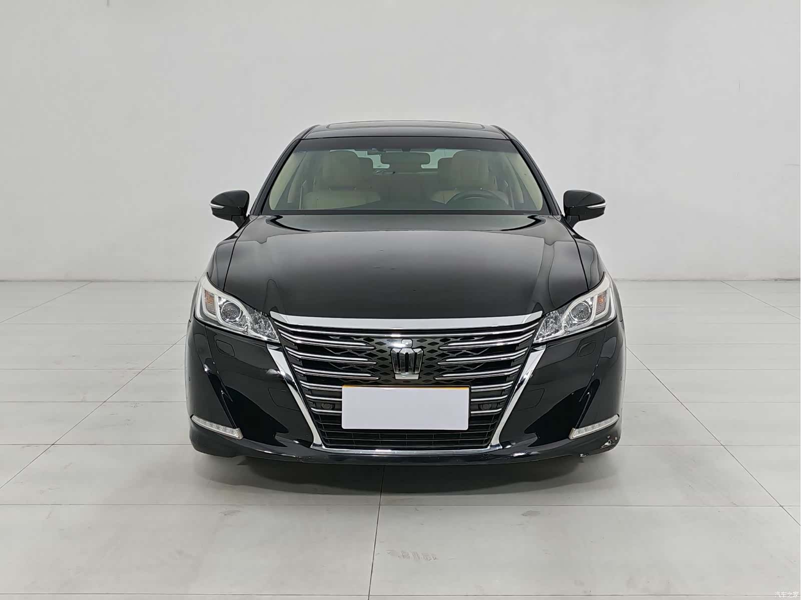 Toyota Crown, 2016 2