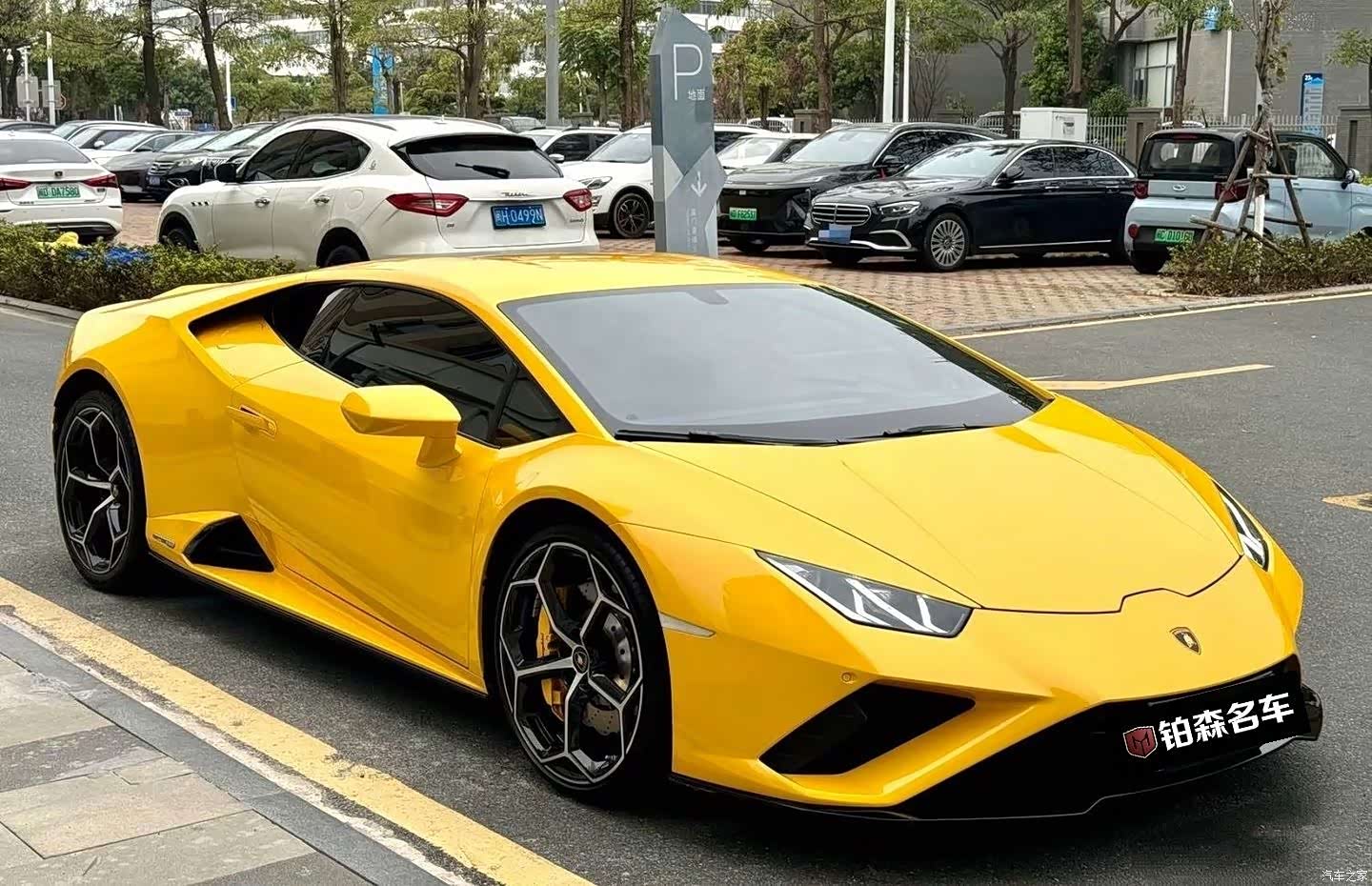 Lamborghini Huracán, 2022 1