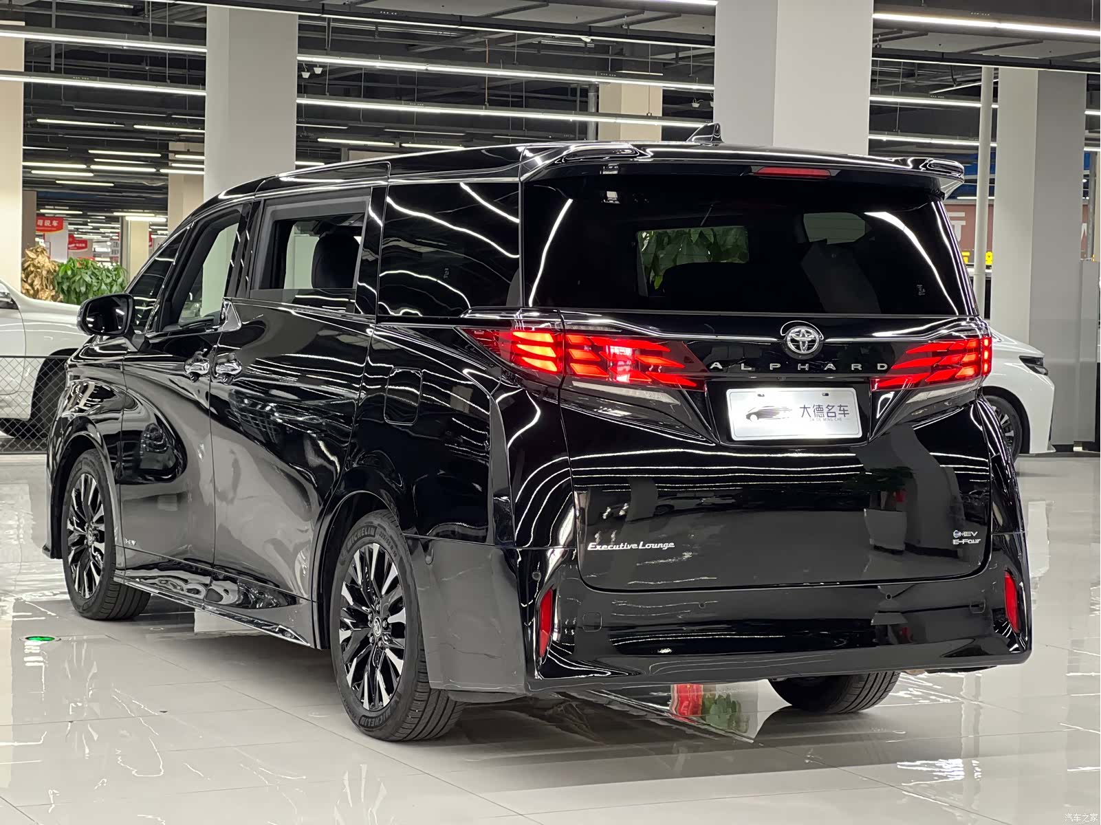 Toyota Alphard, 2026 4
