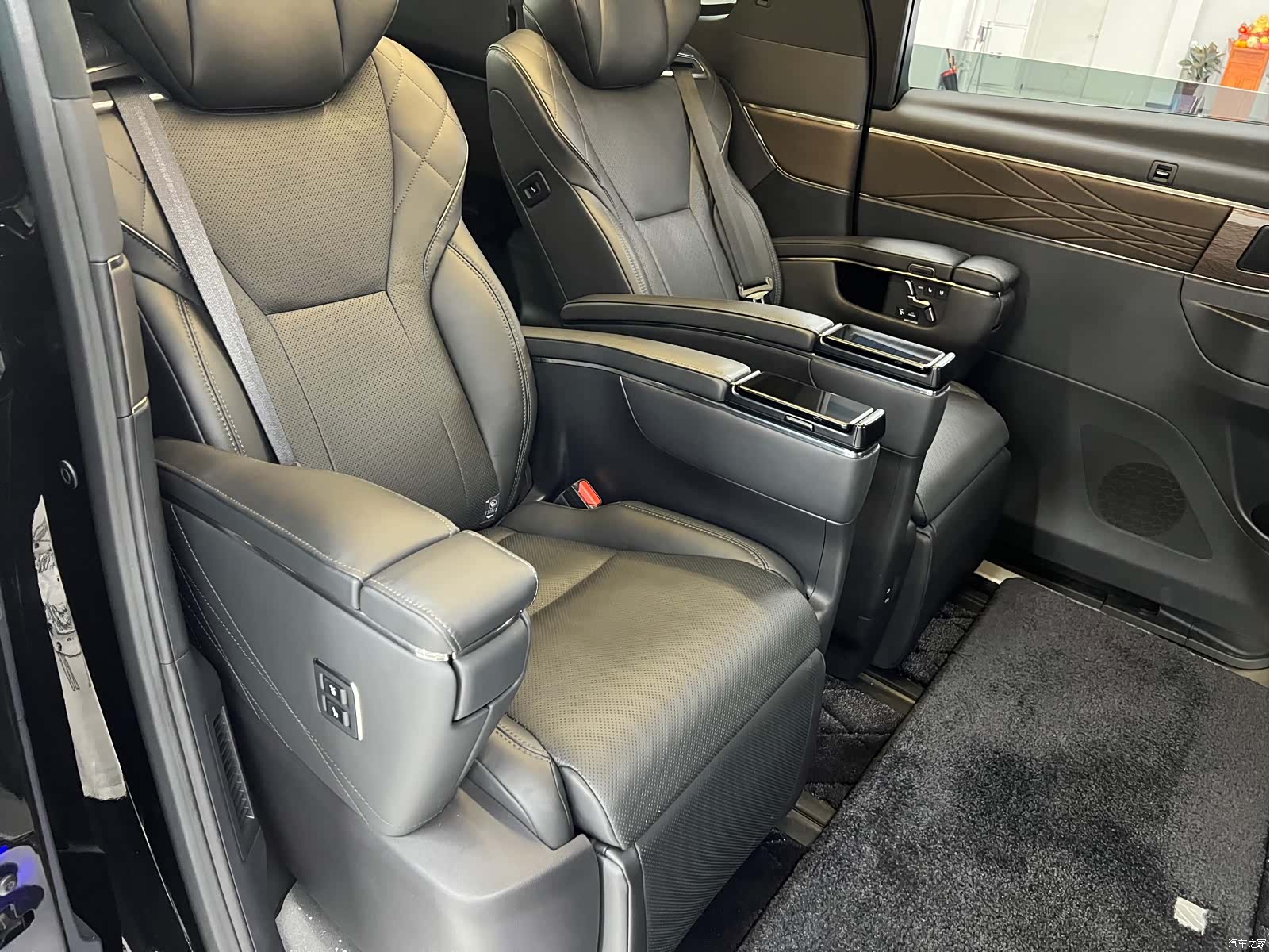 Toyota Alphard, 2026 14