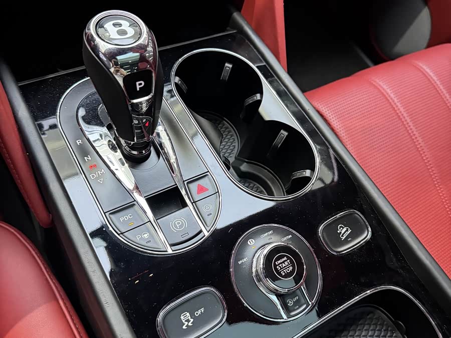 Bentley Bentayga 2019, фото 11
