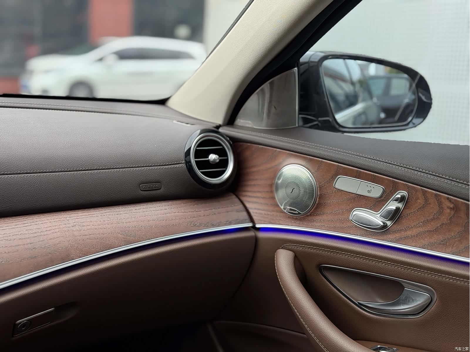 Mercedes-Benz E-Class, 2023 26