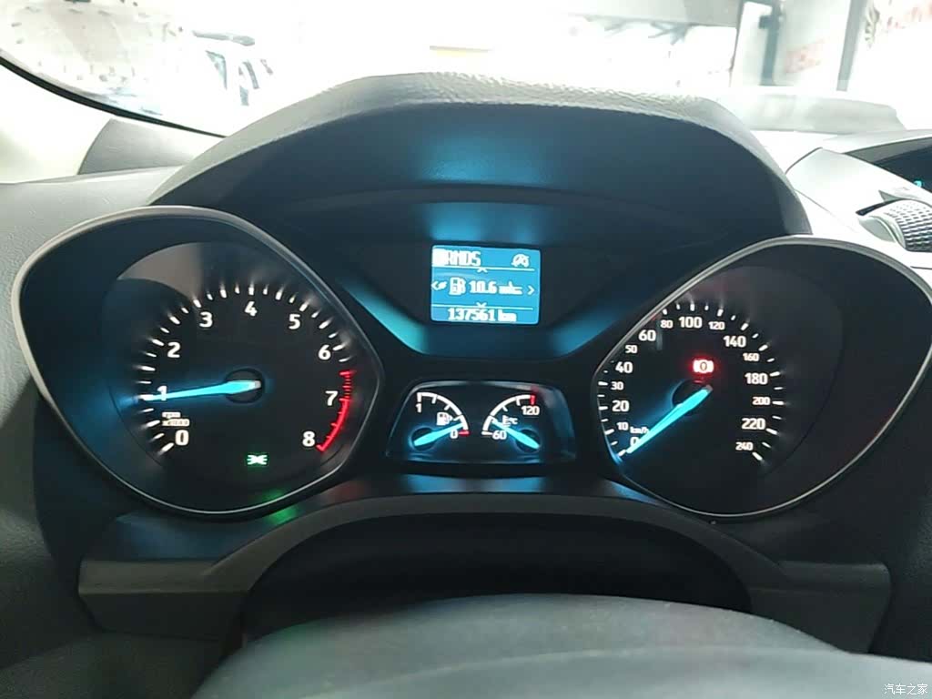 Ford Kuga, 2016 12