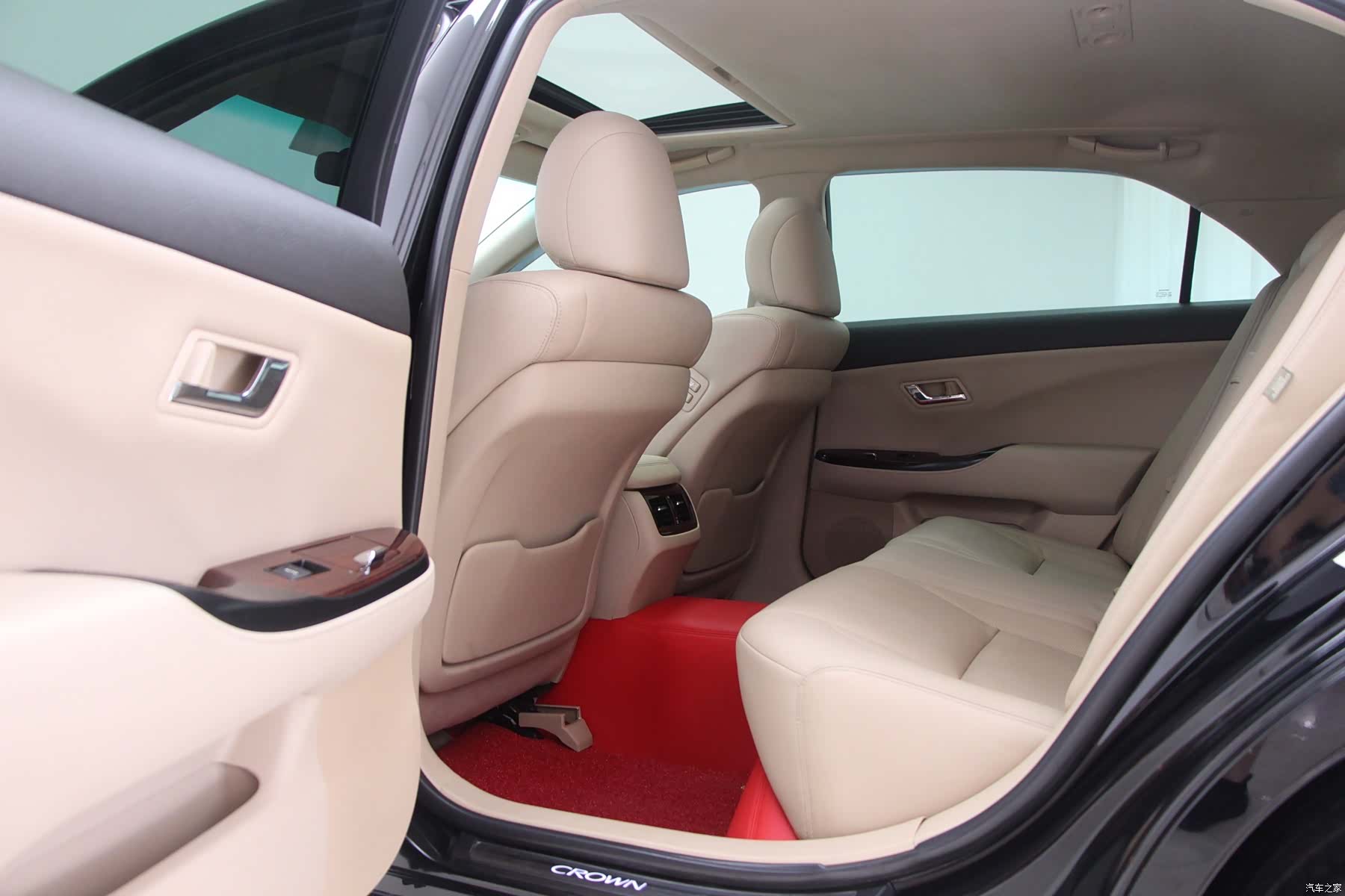 Toyota Crown, 2012 10