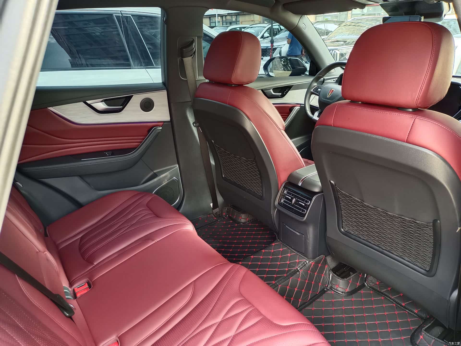 Hongqi HS5, 2024 9