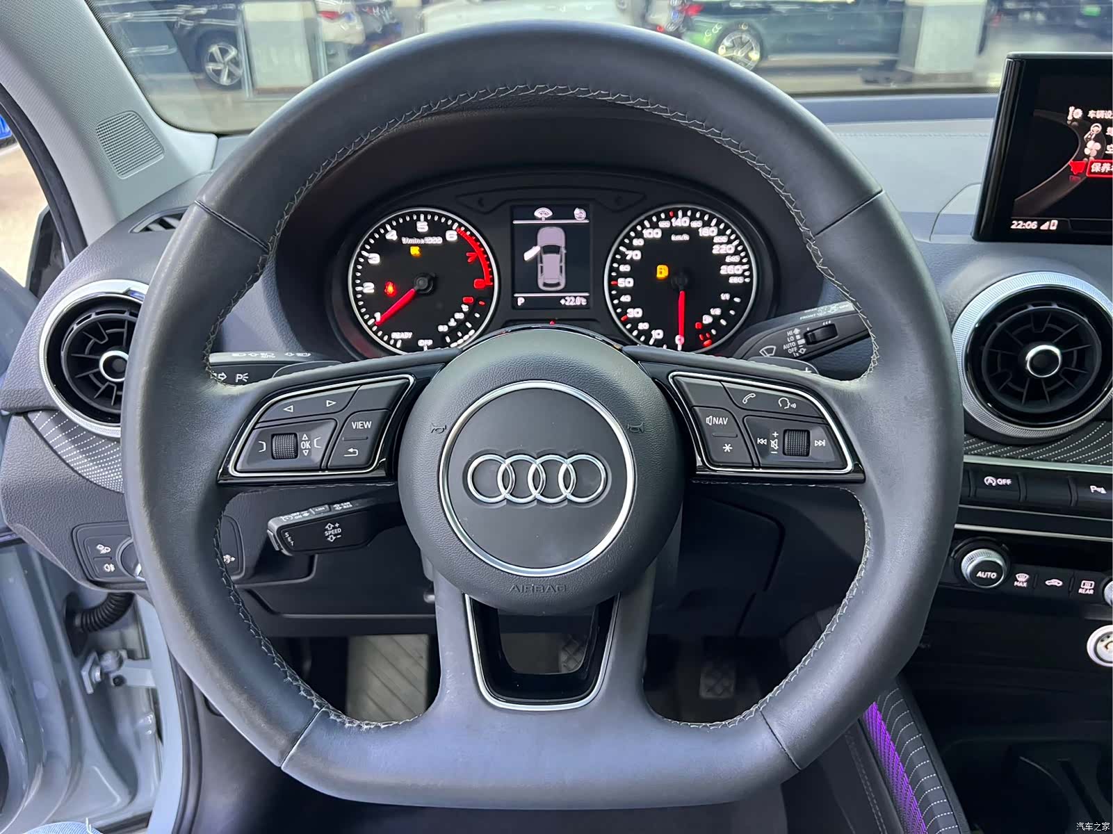 Audi Q2L, 2023 7