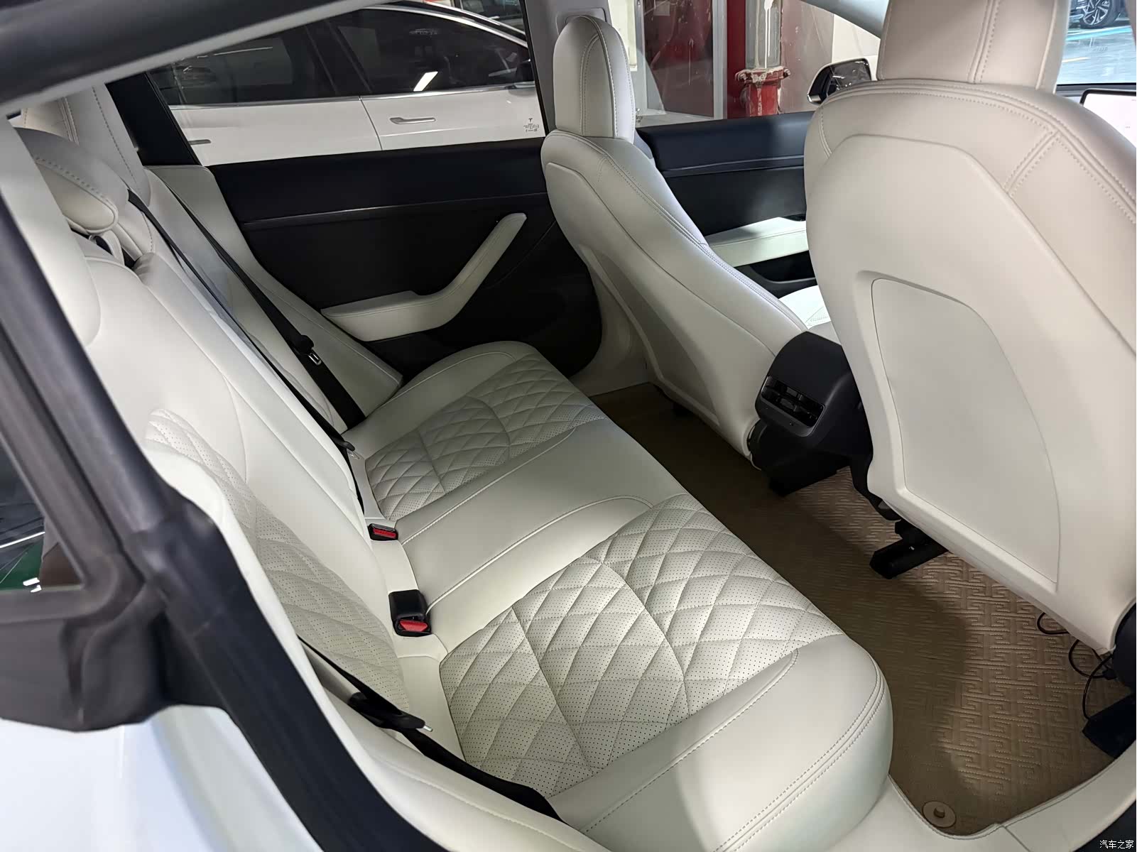 Tesla Model 3, 2020 13