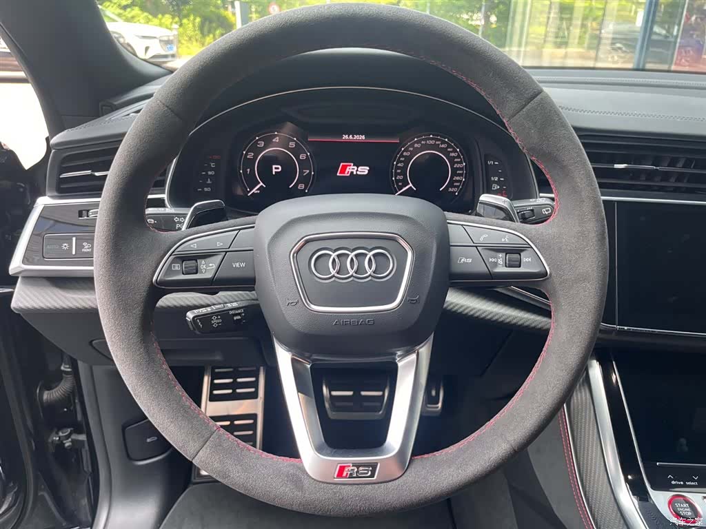 Audi Q8, 2025 11