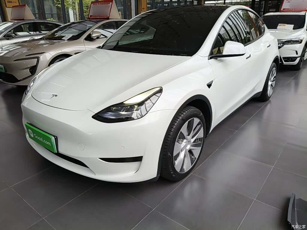 Tesla Model Y, 2022 1