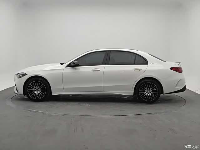 Mercedes-Benz C-Class, 2022 3