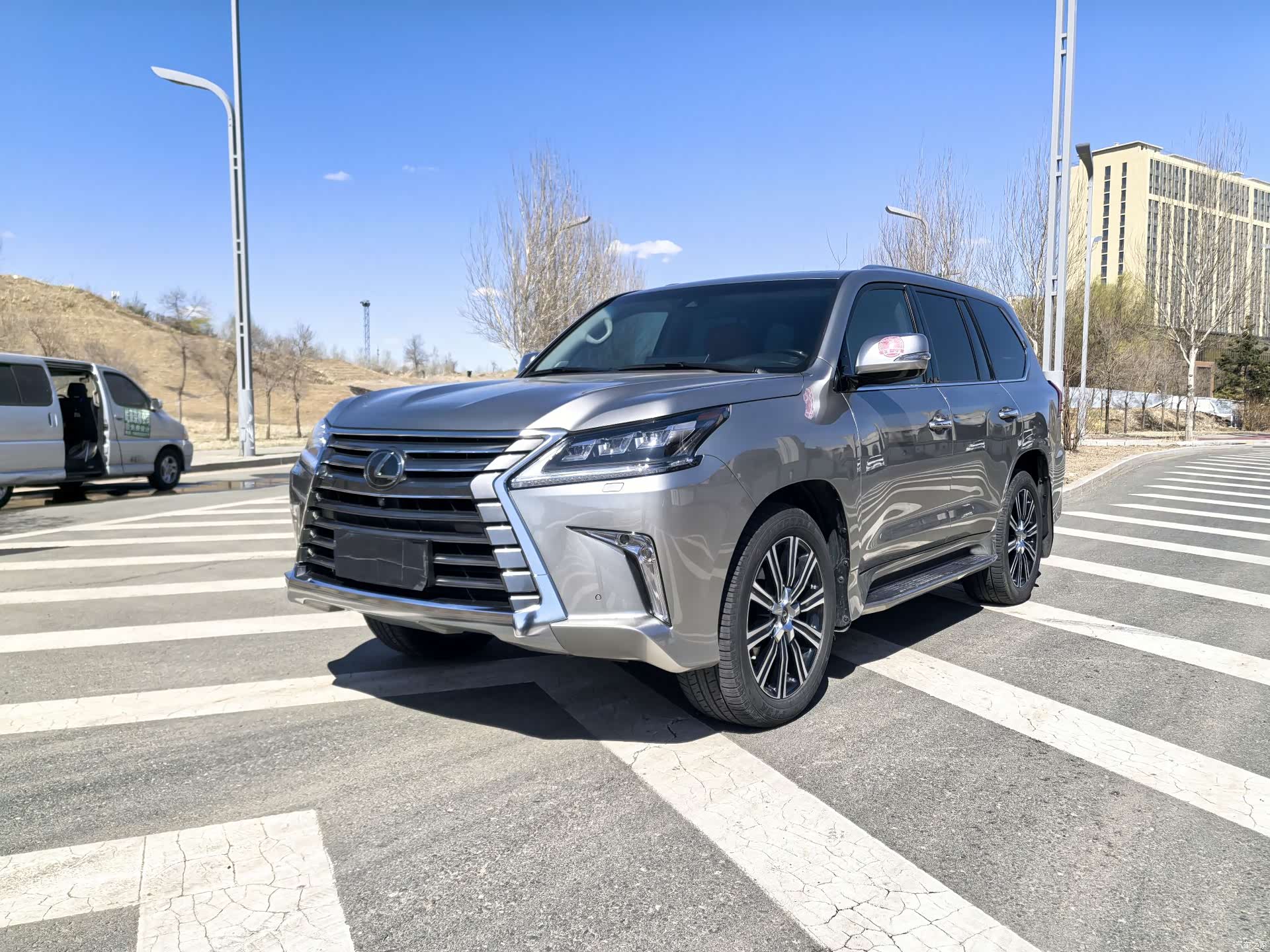 Lexus LX, 2018 1