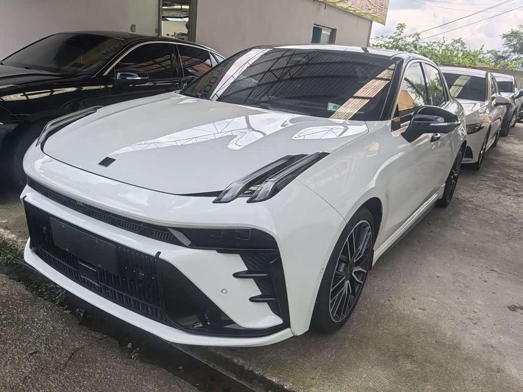 Lynk & Co 03