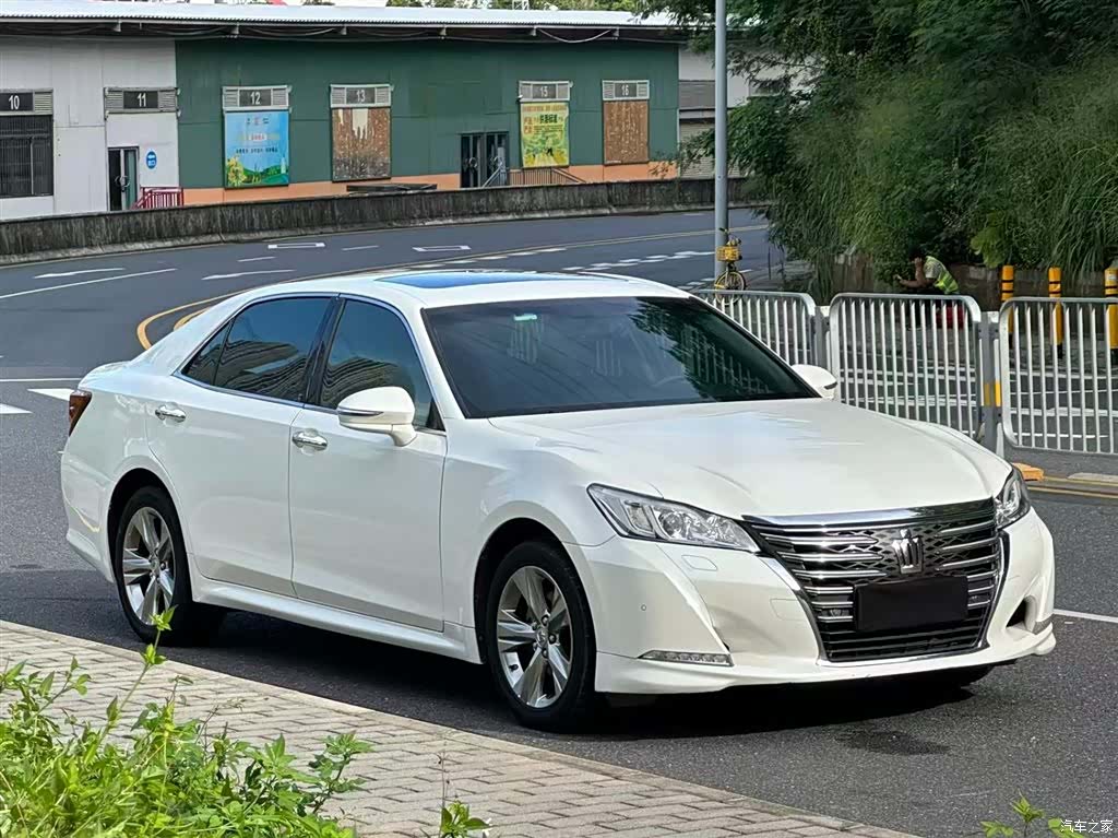 Toyota Crown, 2017 3