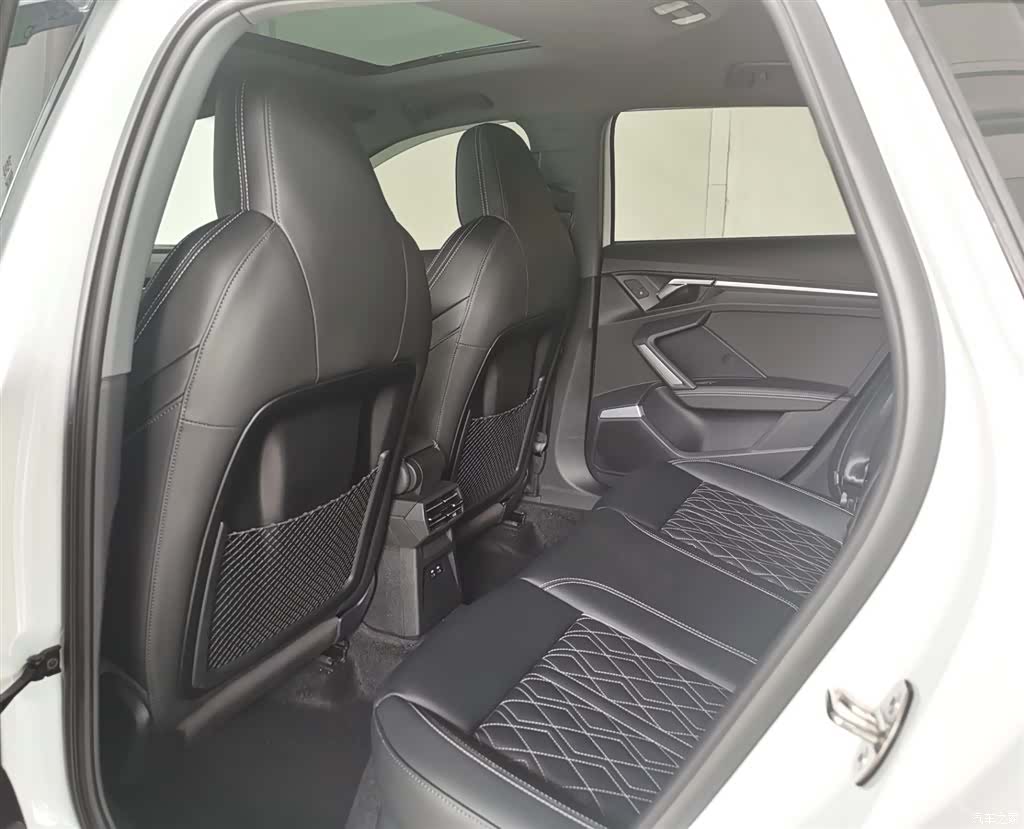 Audi Flying Spur, 2025 9