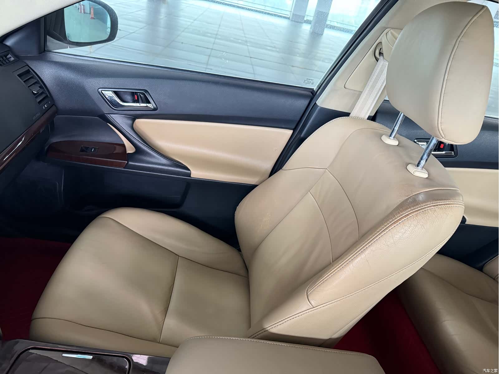 Toyota 2.5V, 2015 13