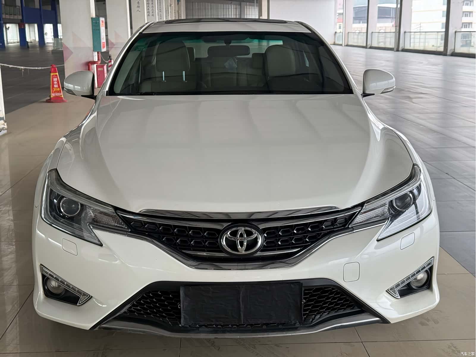 Toyota 2.5V, 2015 2
