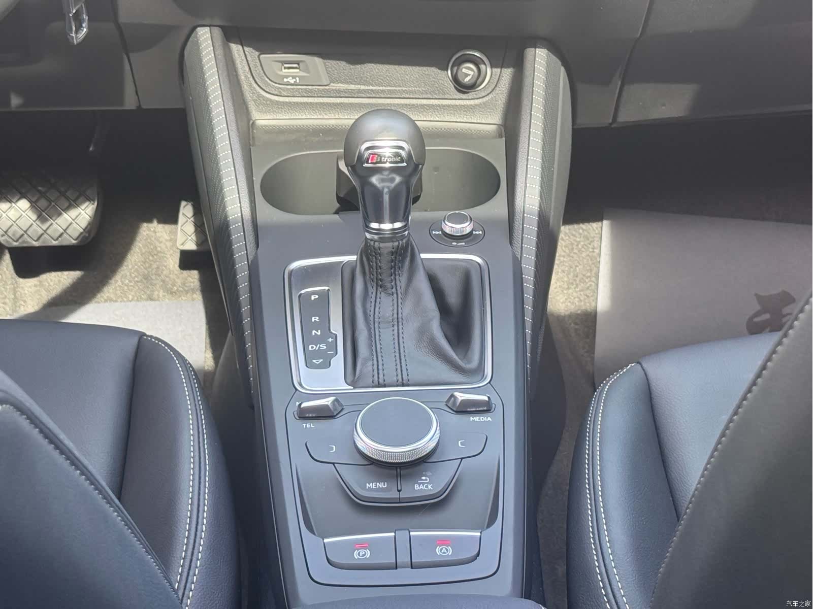 Audi Q2L, 2019 17