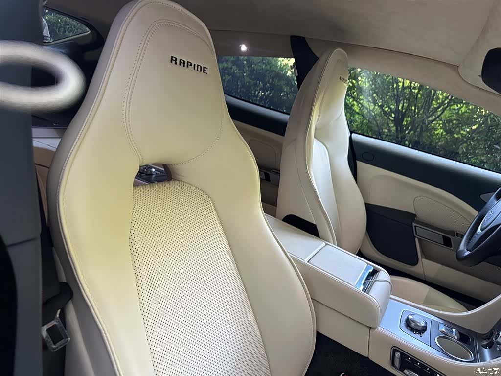 Aston Martin Rapide, 2011 8