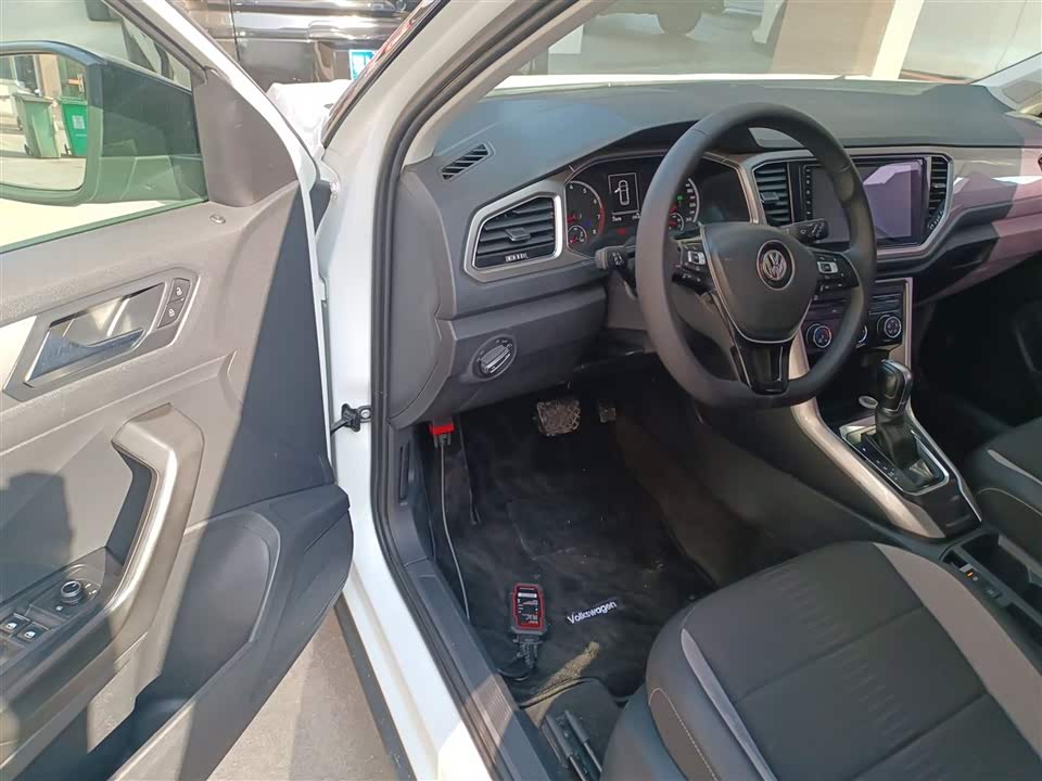 Volkswagen T-ROC exploring Songs