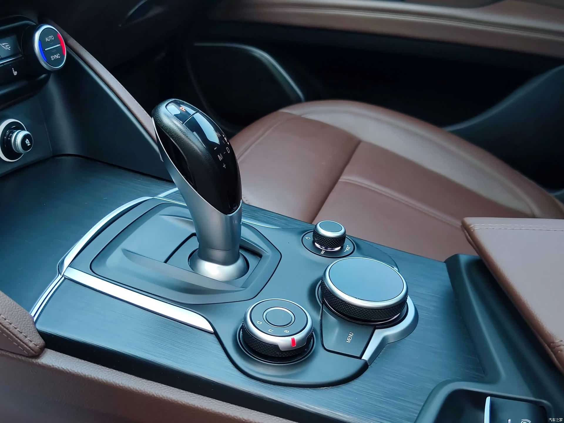 Alfa Romeo Stelvio, 2019 9