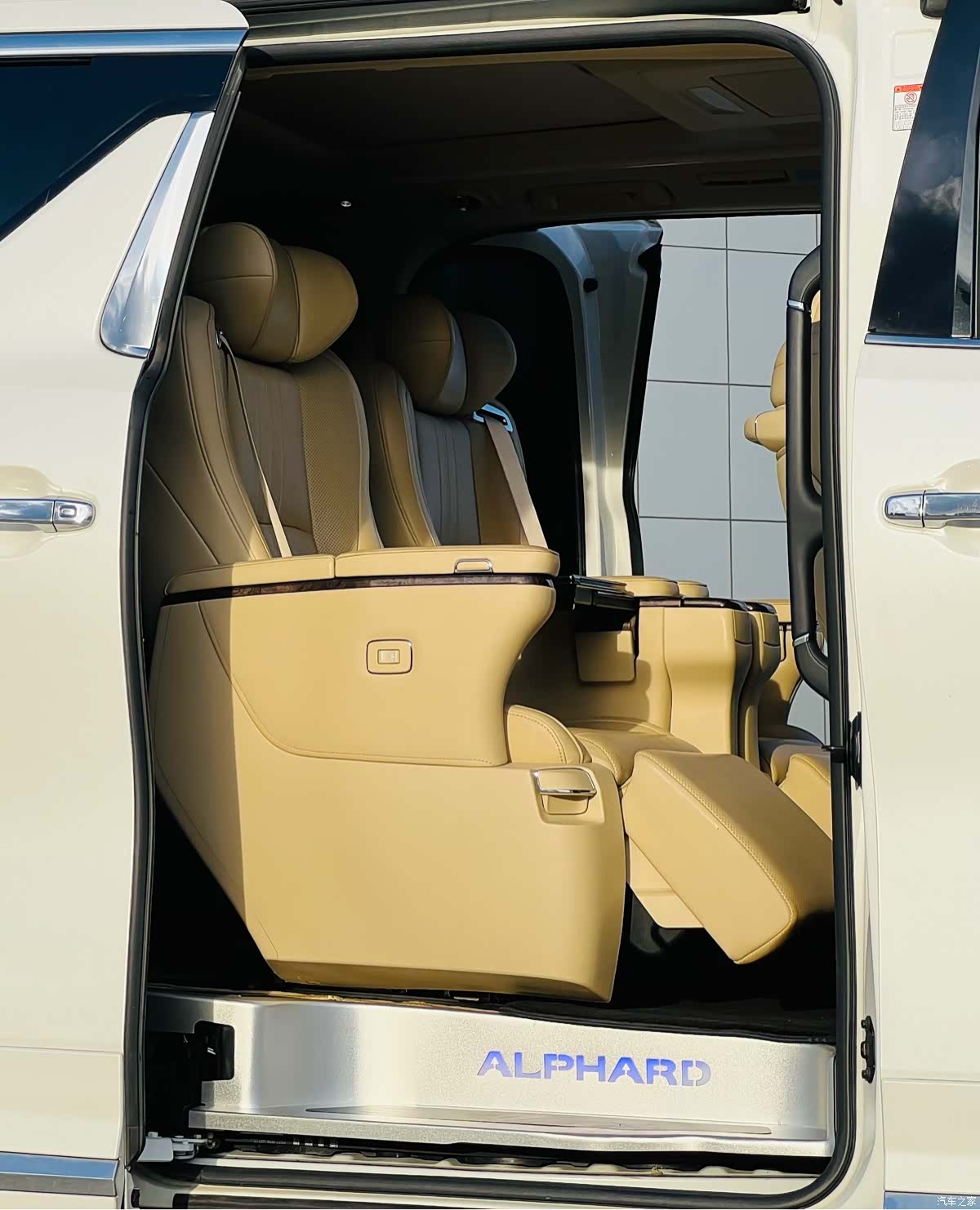 Toyota Alphard, 2020 7