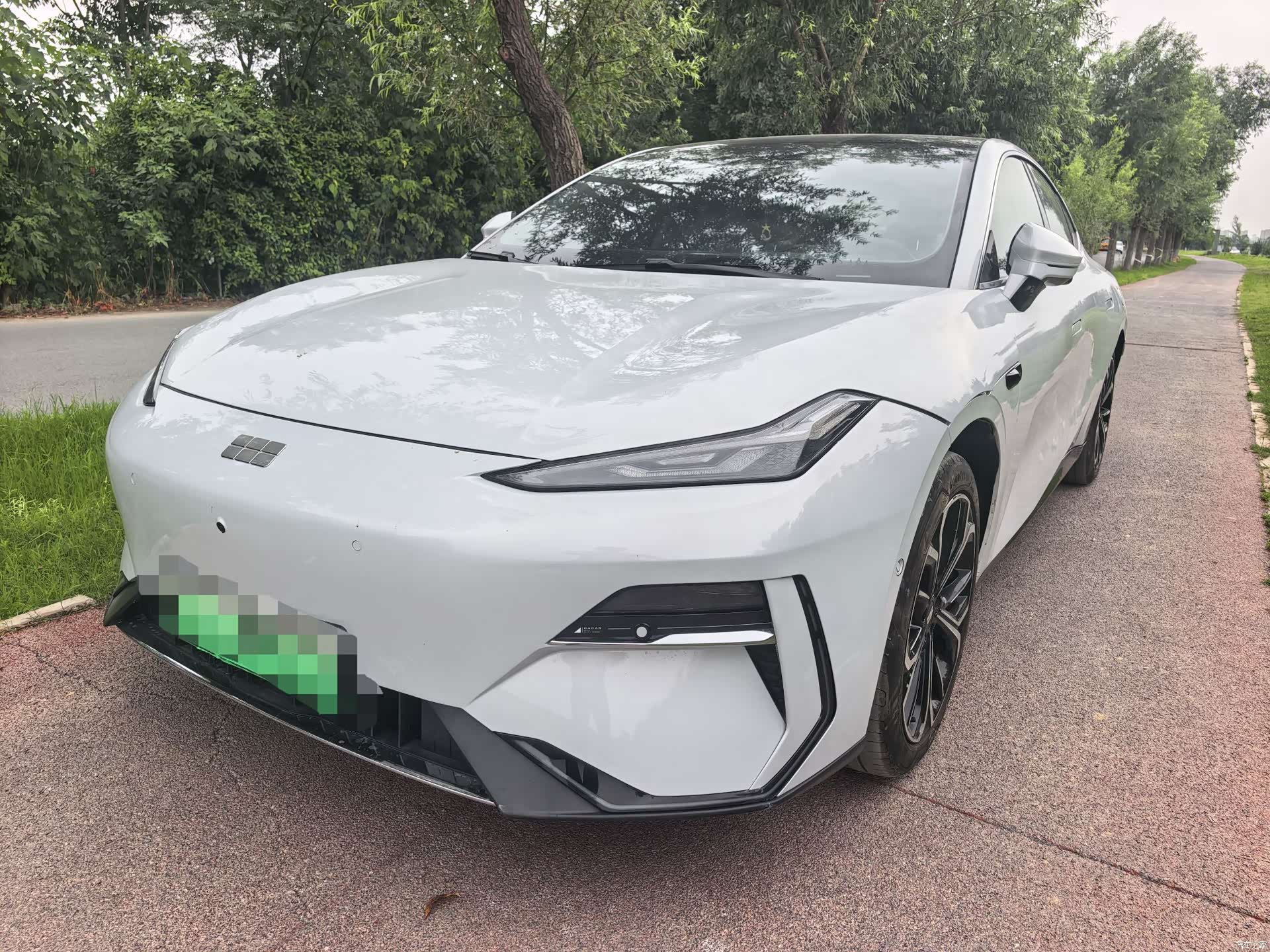 Geely E8, 2025 1