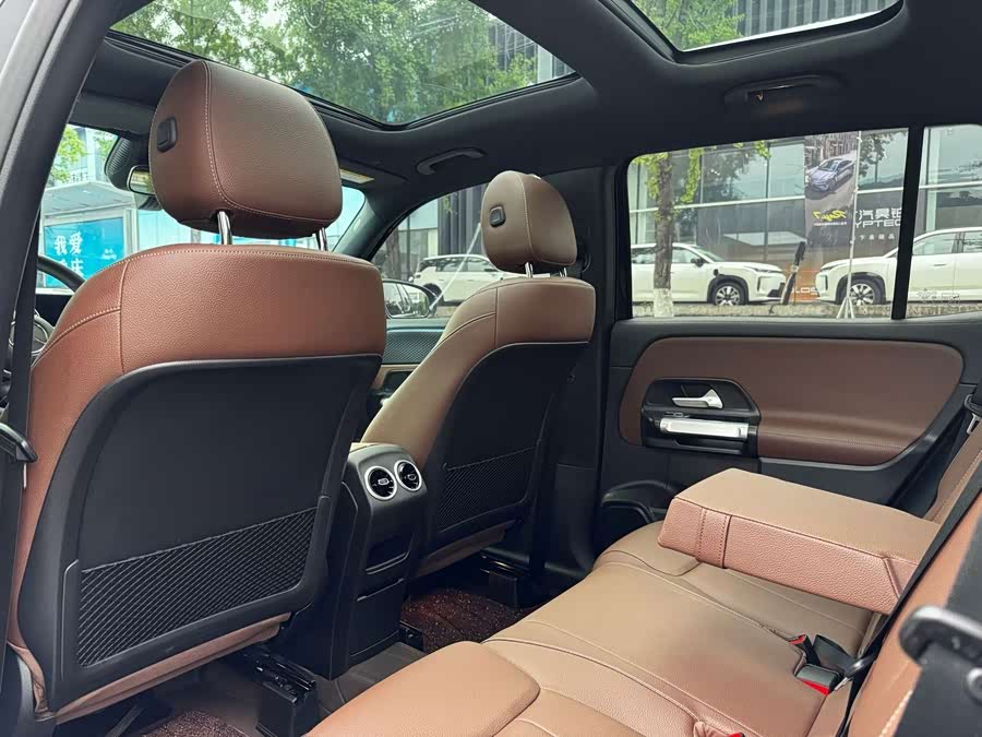 Mercedes-Benz GLB 2025, фото 6