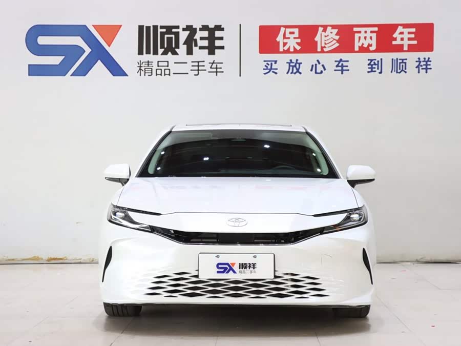 Toyota Camry 2025, фото 2
