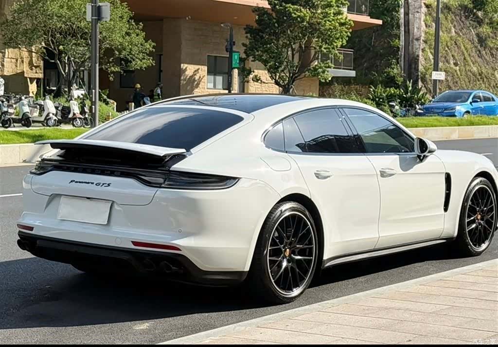 Porsche Panamera, 2023 4