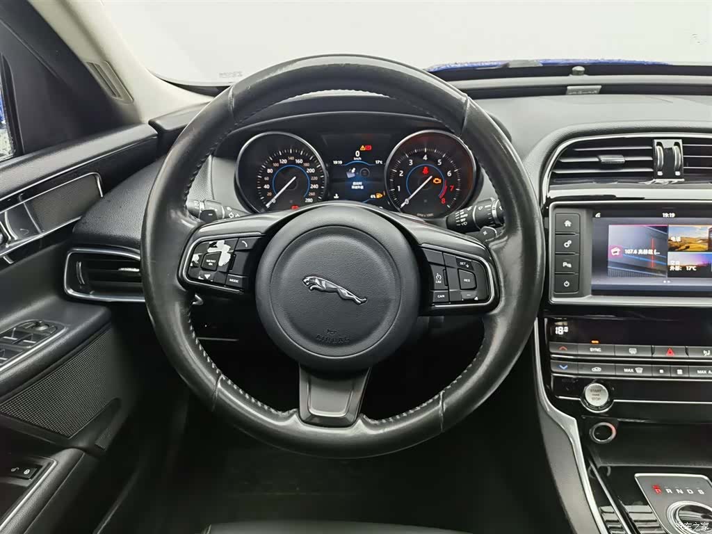 Land Rover XEL, 2018 11