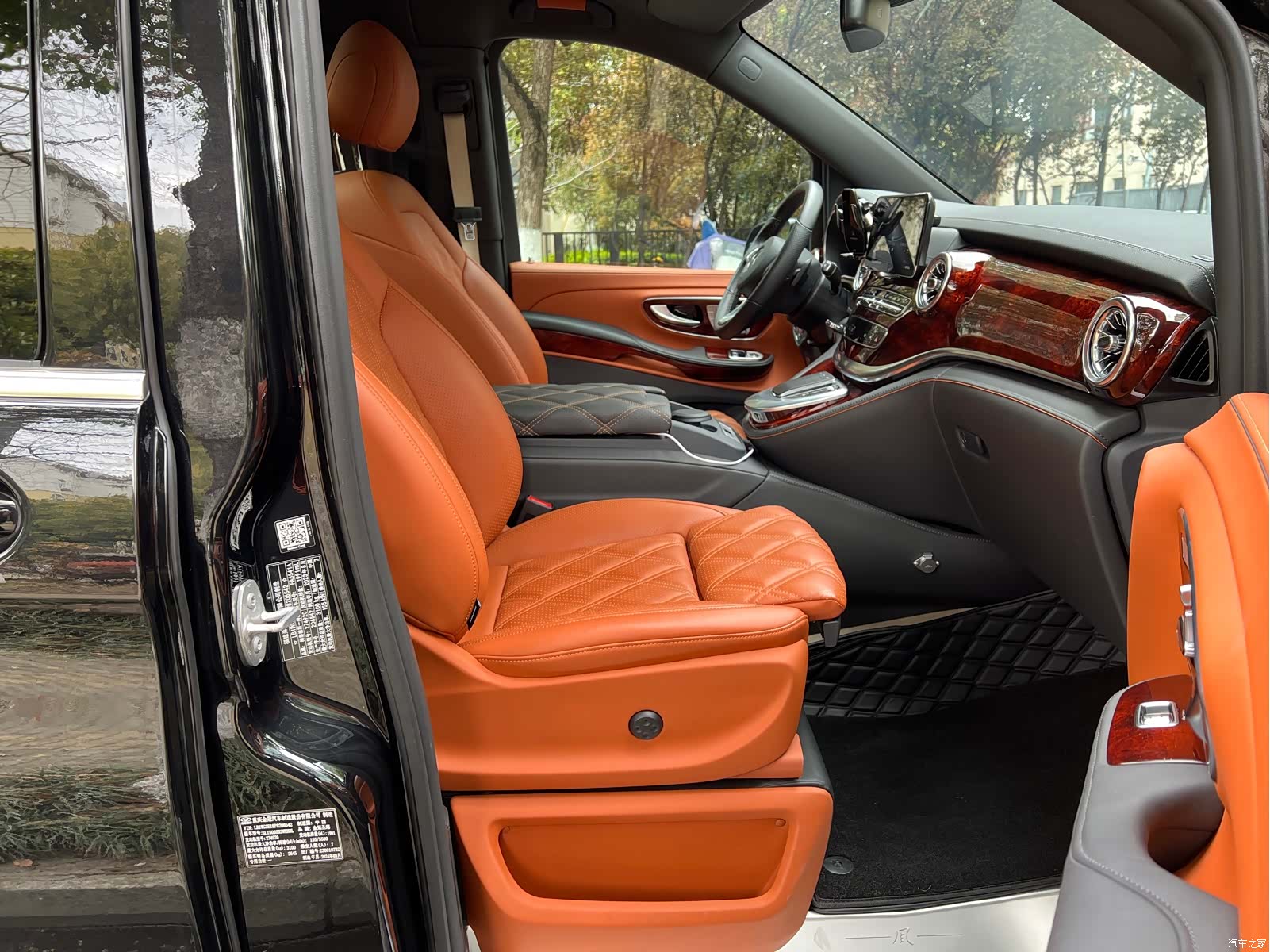 Mercedes-Benz V-Class, 2024 9