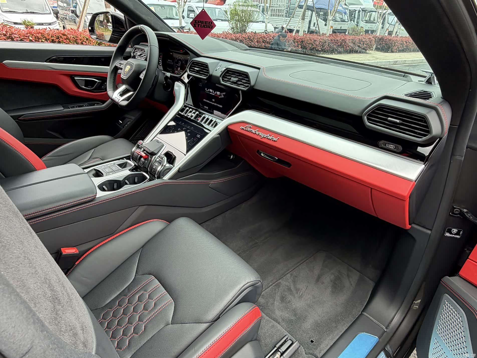 Lamborghini Urus, 2023 8