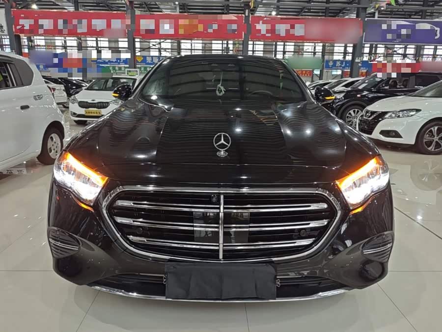 Mercedes-Benz E-Class 2024, фото 3
