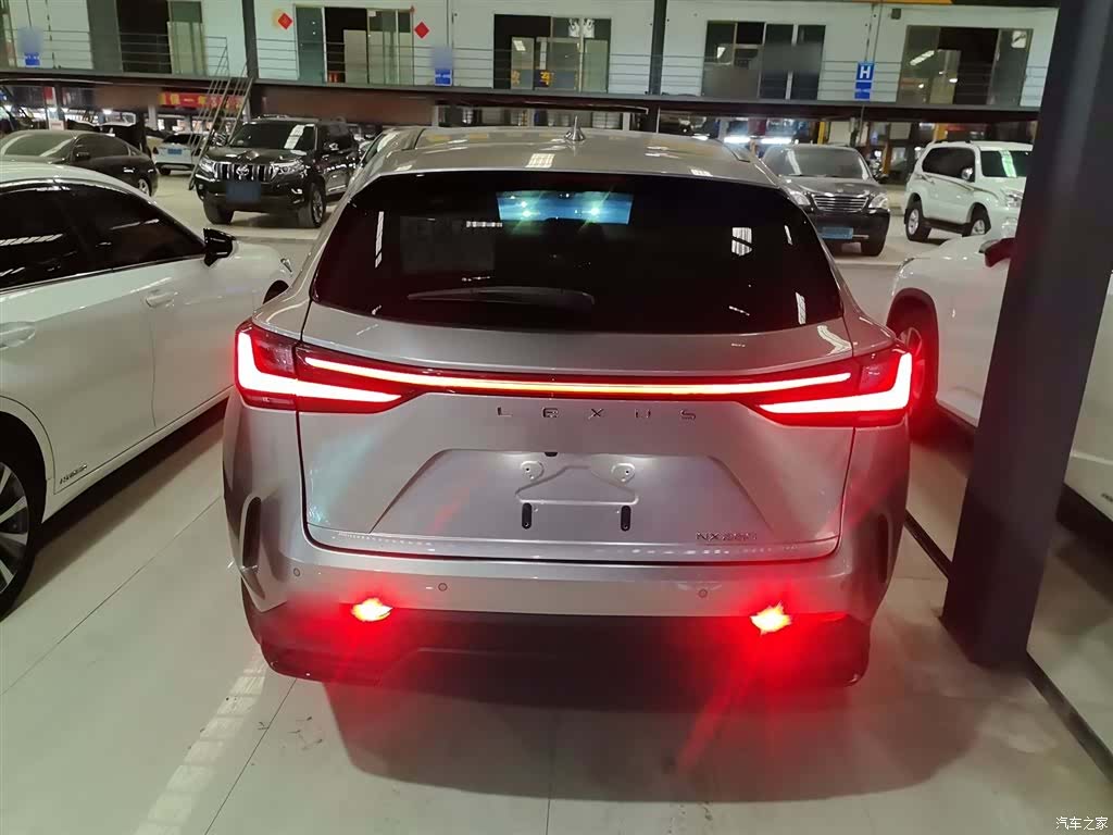 Lexus NX, 2023 3