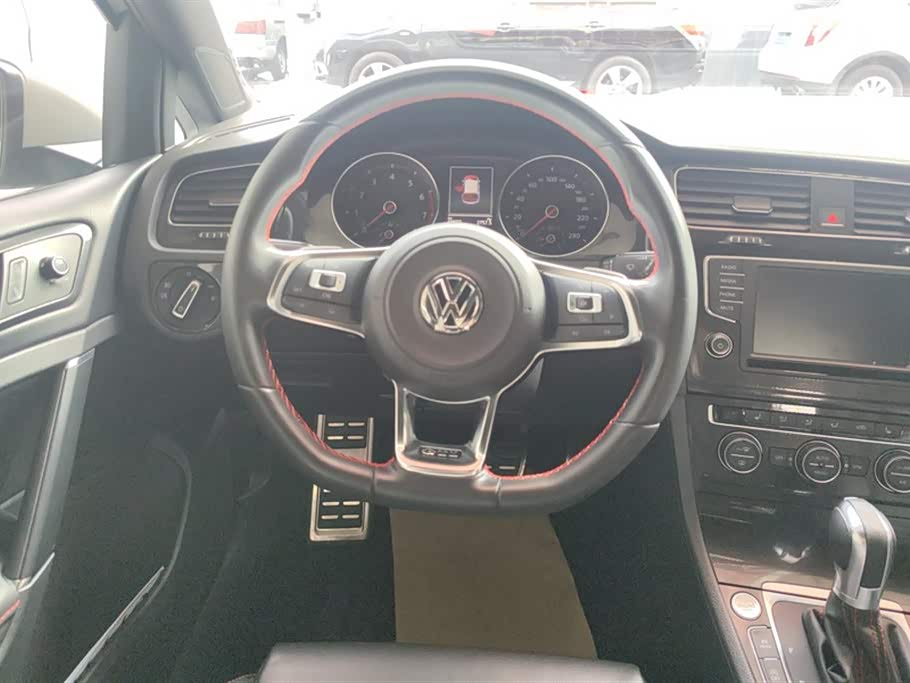 Volkswagen Golf GTI