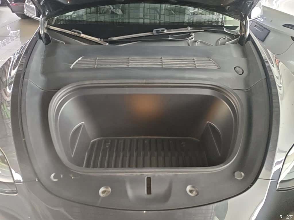 Tesla Model Y, 2024 20