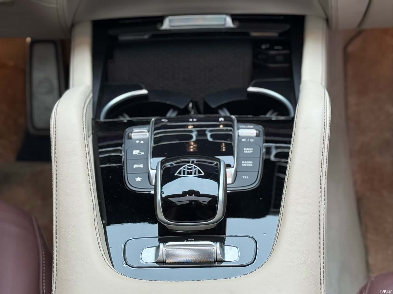 Mercedes-Benz GLS, 2024 12
