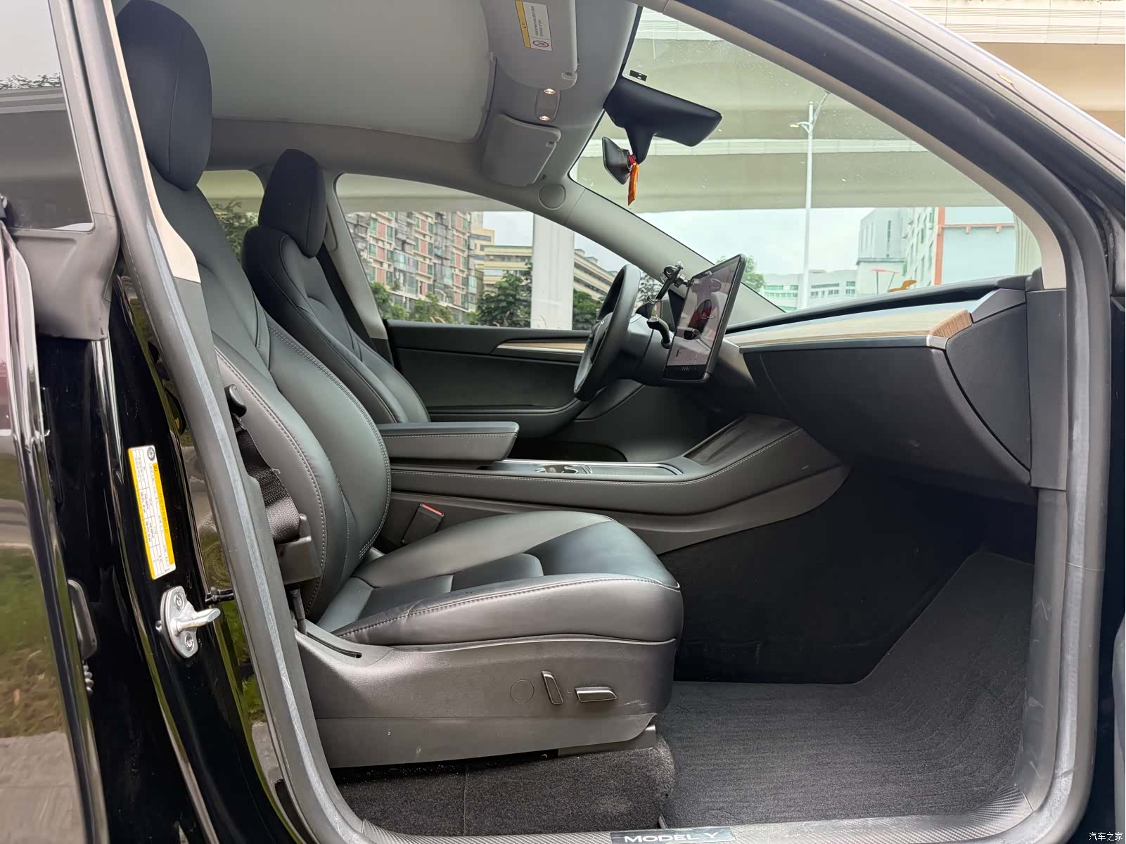 Tesla Model Y, 2023 15