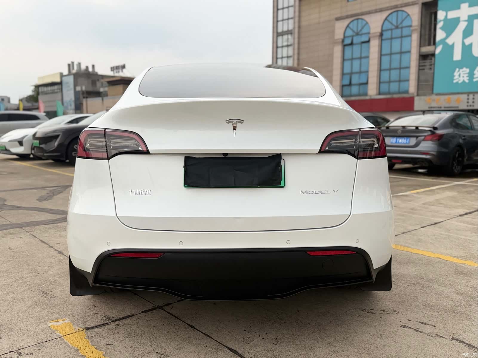 Tesla Model Y, 2024 6