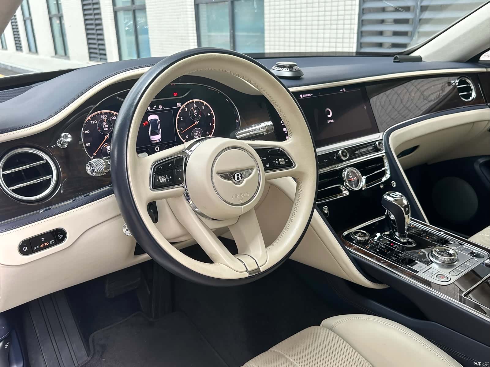Bentley Flying Spur, 2021 6