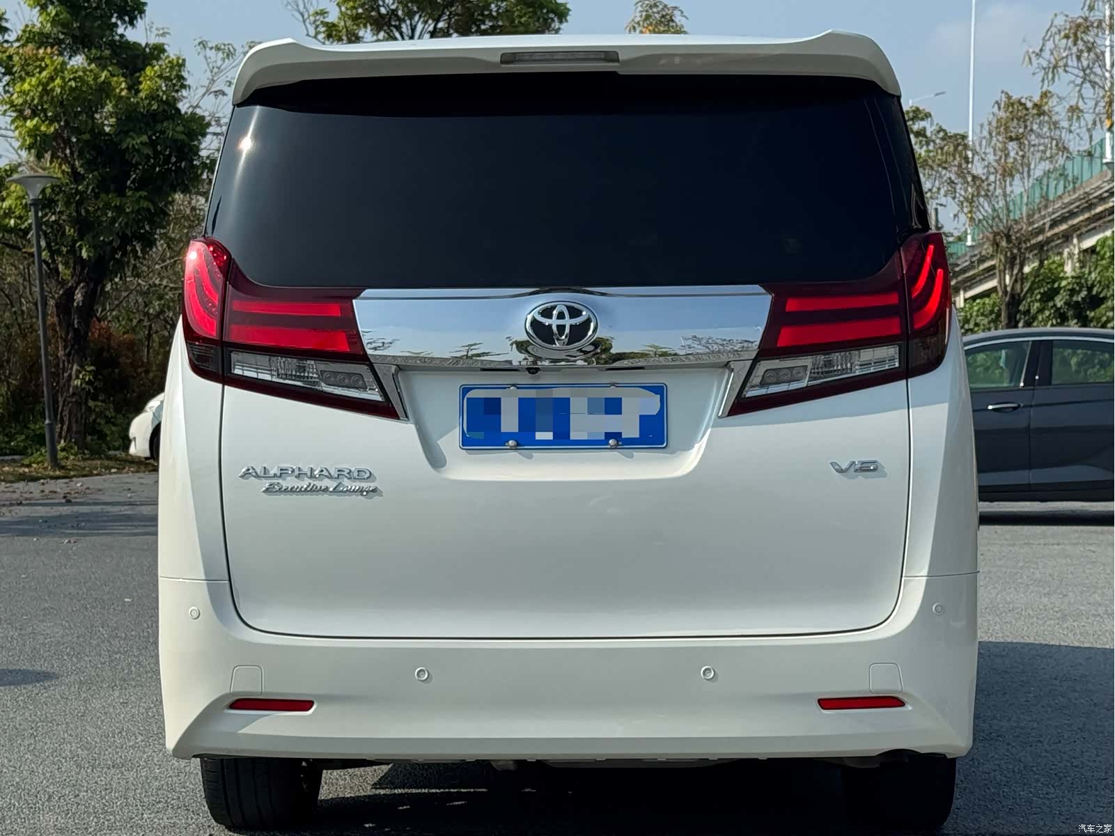 Toyota Alphard, 2017 все фото