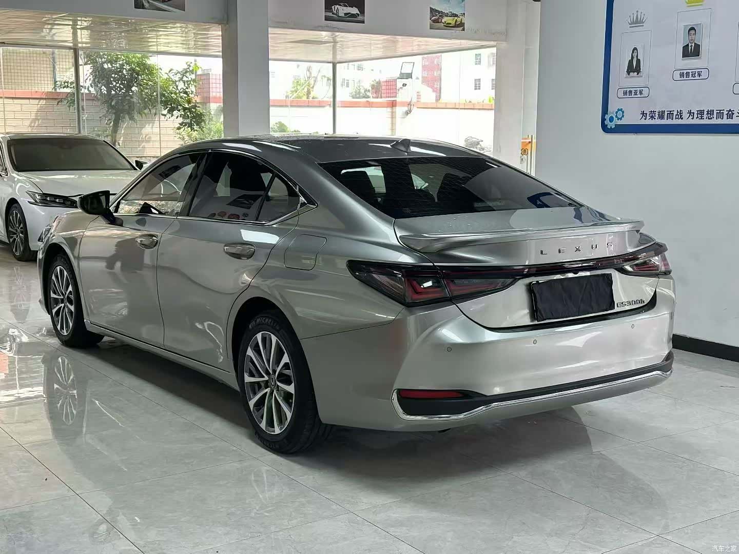 Lexus ES, 2025 7